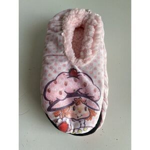 Fuzzy Babba Strawberry Shortcake Non Slip‎ Slipper Socks Women’s Sz S/M 5.5-7.5